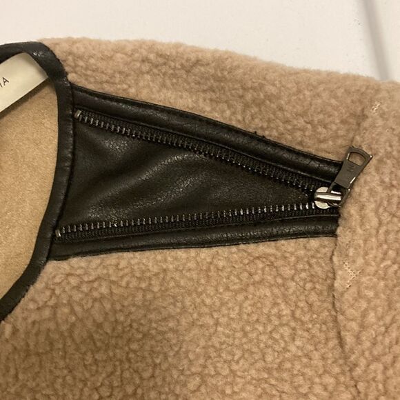 BCBG NWT Runway Nadya Top. Tan Sherpa Texture and Brown Faux Leather. Size XXS. - Picture 4 of 10